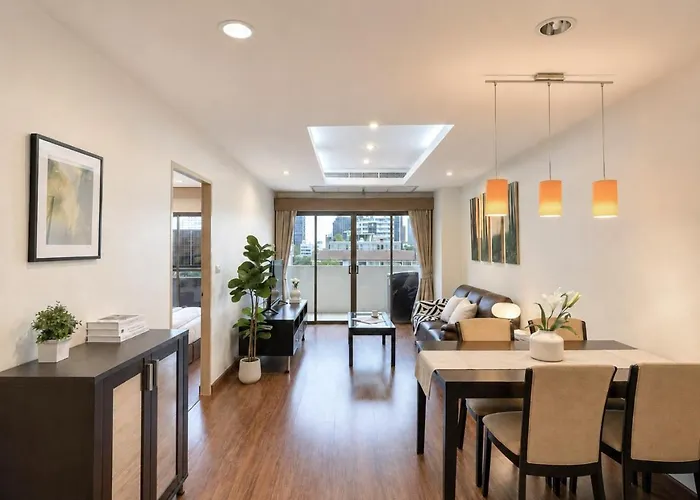 Near Bts L Spacious 57 Sqm L Work-friendly 公寓