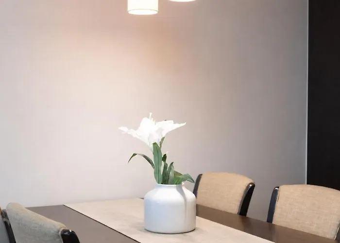 Near Bts L Spacious 57 Sqm L Work-friendly 公寓 曼谷
