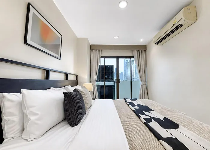 Near Bts L Spacious 57 Sqm L Work-friendly 曼谷