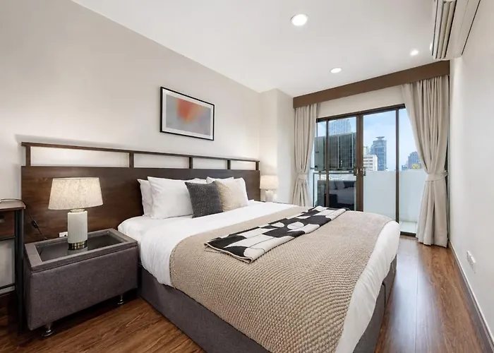Near Bts L Spacious 57 Sqm L Work-friendly 公寓