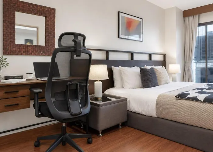 Near Bts L Spacious 57 Sqm L Work-friendly 公寓 曼谷