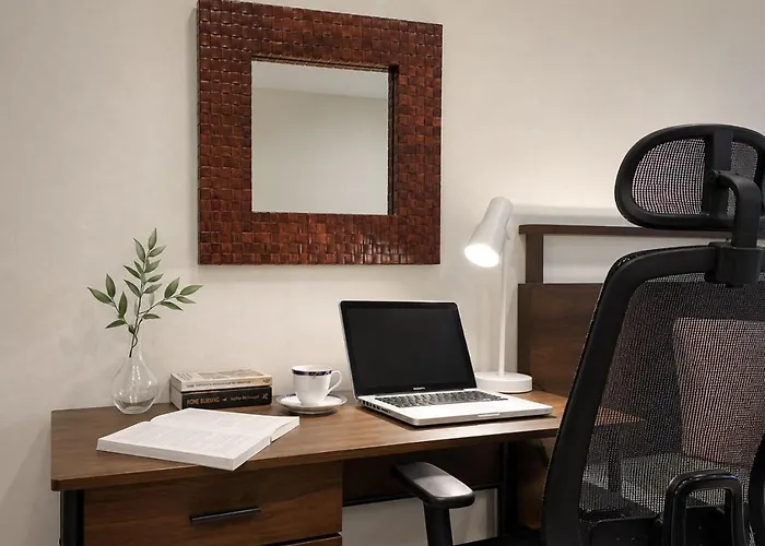 公寓 Near Bts L Spacious 57 Sqm L Work-friendly 曼谷