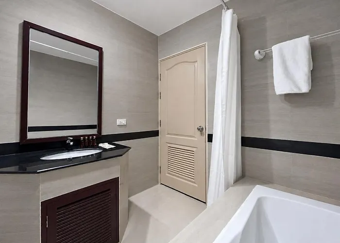 公寓 Near Bts L Spacious 57 Sqm L Work-friendly *
