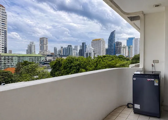 Near Bts L Spacious 57 Sqm L Work-friendly 公寓